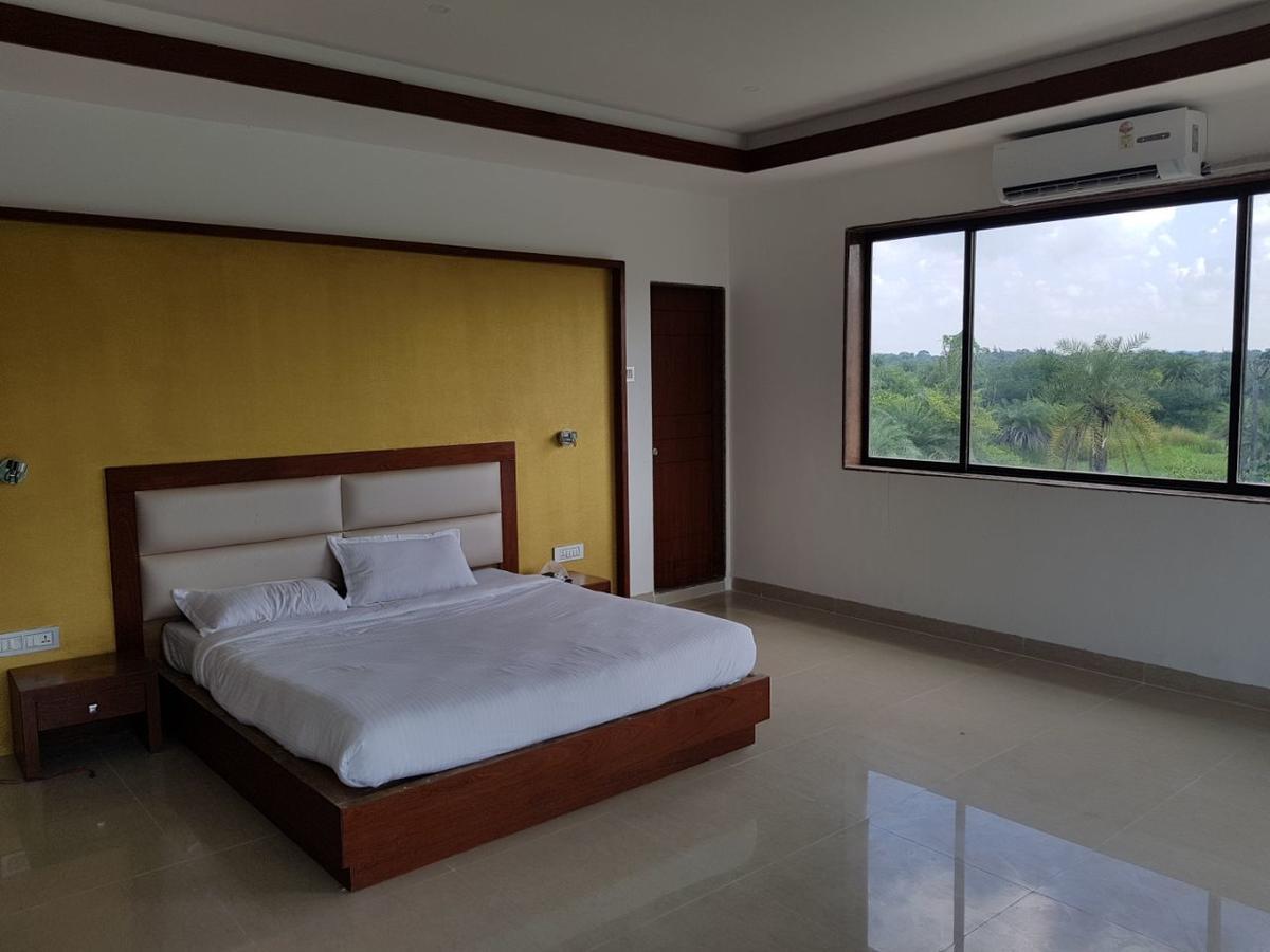 Hotel Tania Searock Daman Exterior photo